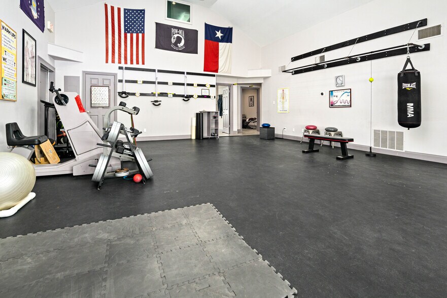 More Photos Of 363 W Main St, Lewisville Medical For Lease