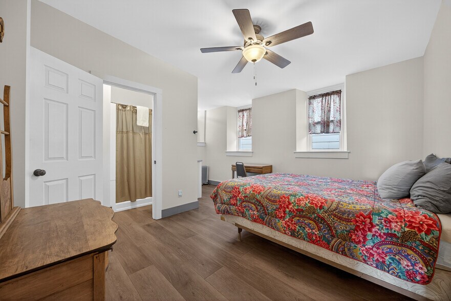 More Photos Of 201 N Main St, Alma Hotel For Sale