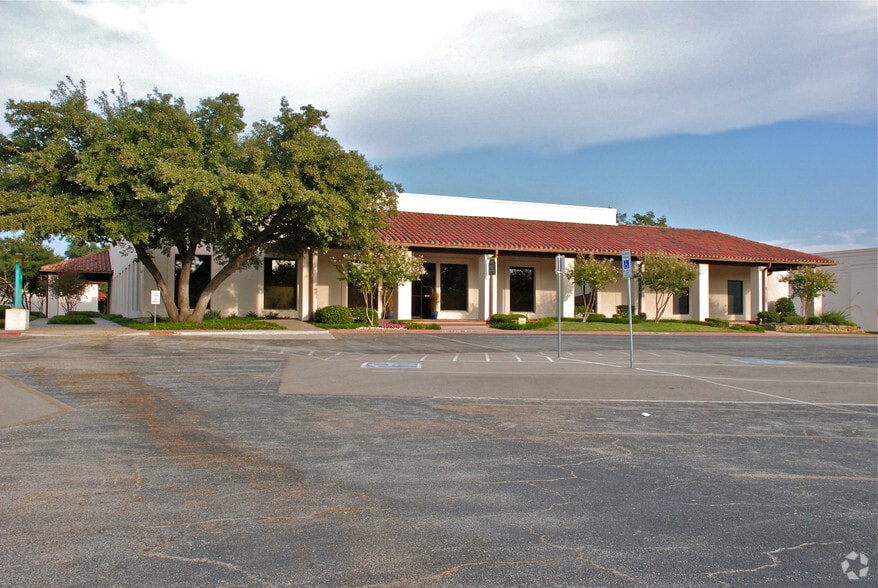 More Photos Of 3501 N Macarthur Blvd, Irving Medical For Sale