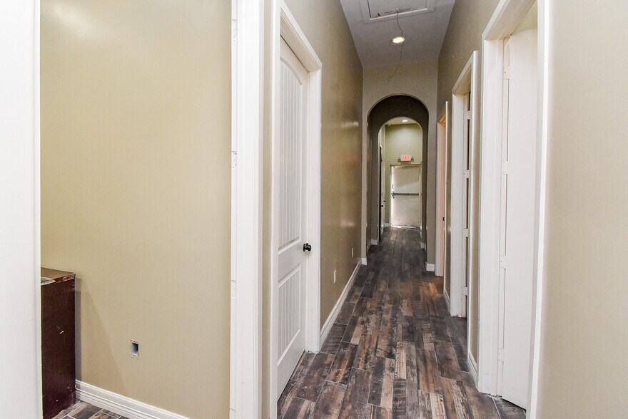 More Photos Of 9527 Ponderosa Ln, Houston Medical For Lease