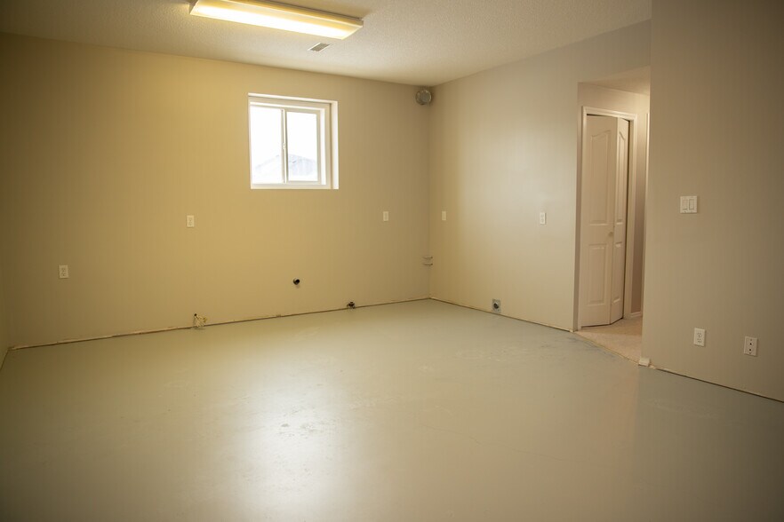 More Photos Of 62 Landsdowne Dr, Spruce Grove Daycare Center For Sale