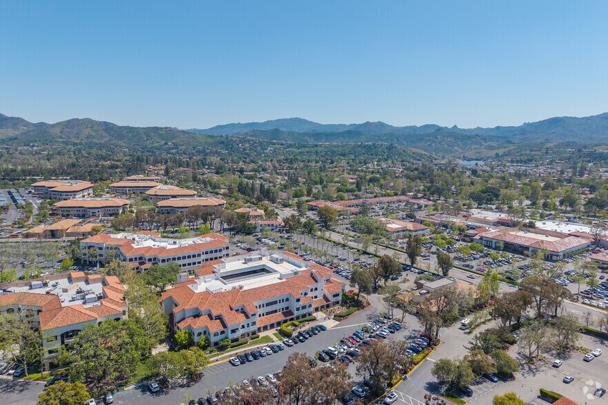 More Photos Of 2801 Townsgate Rd, Westlake Village Office For Lease