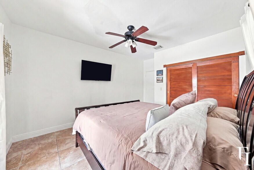 More Photos Of 1353 SW 1st St, Miami Storefront Retail Residential For Sale