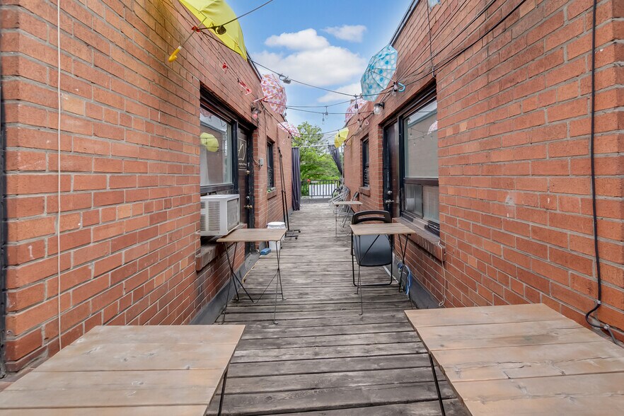 More Photos Of 694-696 Queen St E, Toronto Storefront Retail Office For Lease