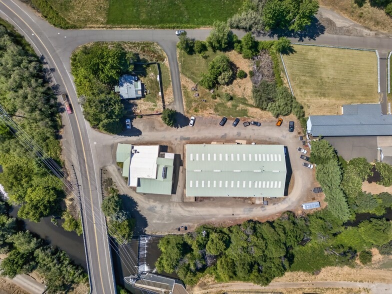 More Photos Of 1287 Oak St, Ashland Warehouse For Sale