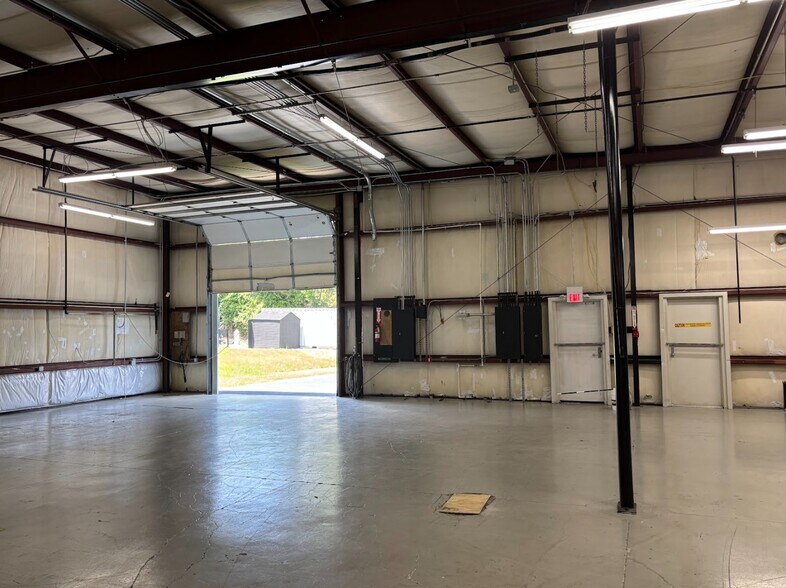More Photos Of 3565 Centre Cir, Fort Mill Light Distribution For Lease