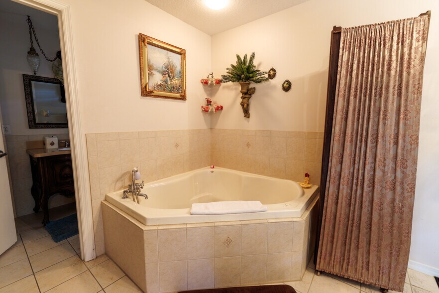 More Photos Of 215 E French Ave, Orange City Hospitality For Sale