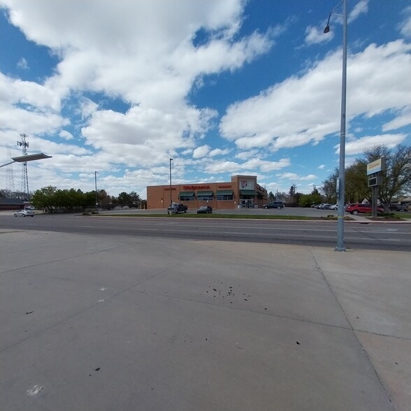 More Photos Of 202 W 27th St, Scottsbluff Freestanding For Sale