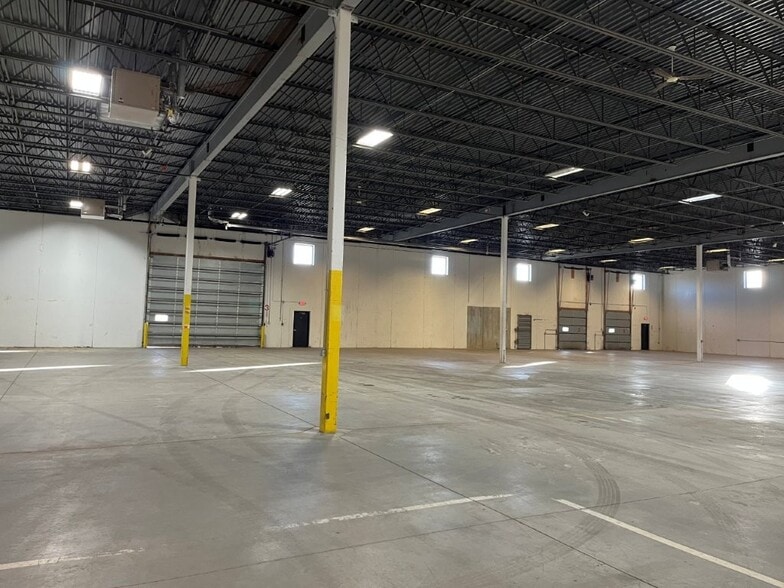 More Photos Of 11356 215th St W, Lakeville Manufacturing For Sale
