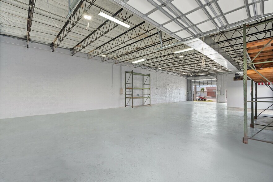 More Photos Of 270 SW 33rd St, Fort Lauderdale Warehouse For Lease