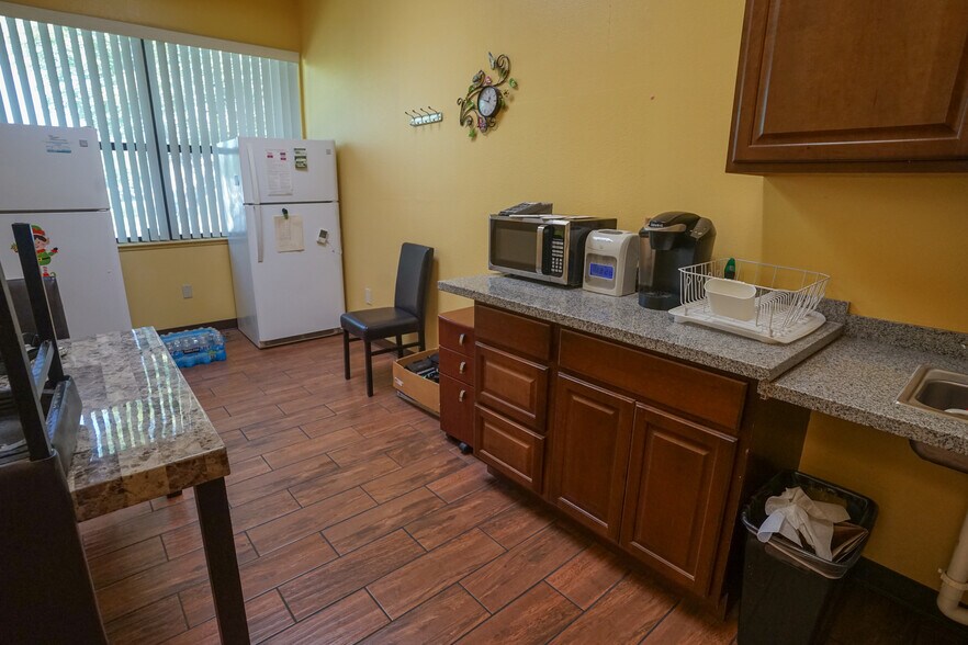 More Photos Of 1060-1080 Delbon Ave, Turlock Medical For Lease