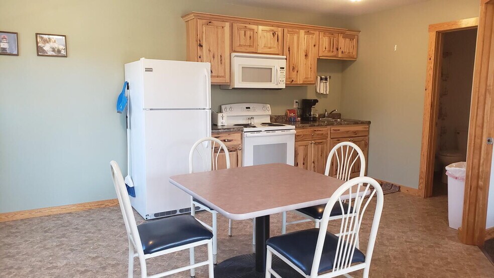 More Photos Of 9000 Congdon Blvd, Duluth Hotel For Sale