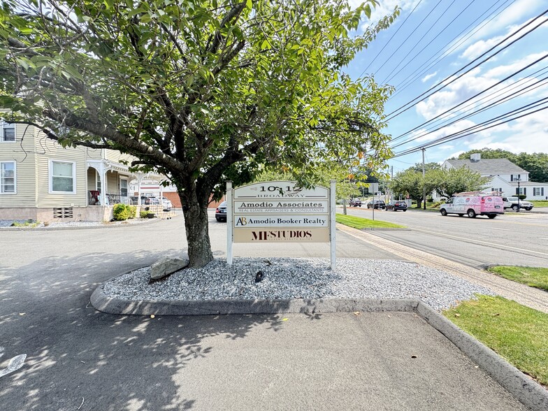 More Photos Of 10 Broadway, North Haven Storefront Retail Office For Lease