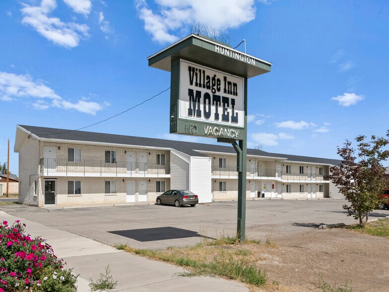 More Photos Of 307 S Main St, Huntington Hotel For Sale