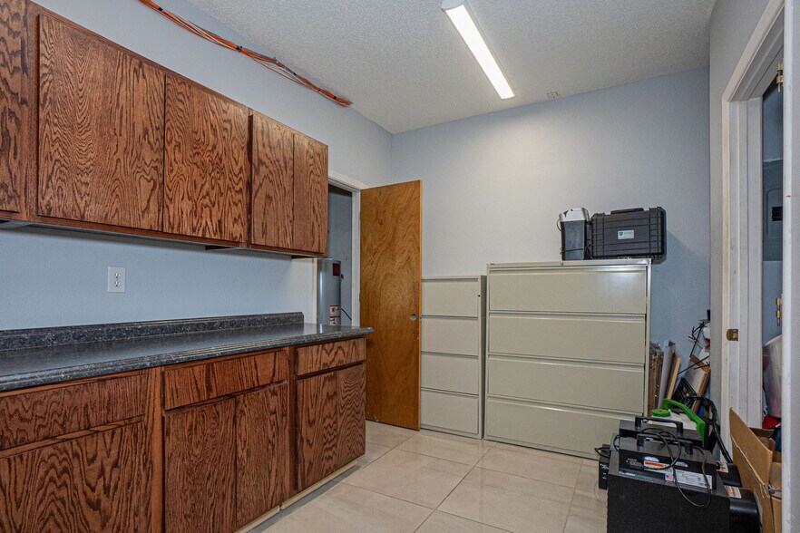 More Photos Of 3500 Confederate Rd, El Paso Warehouse For Sale