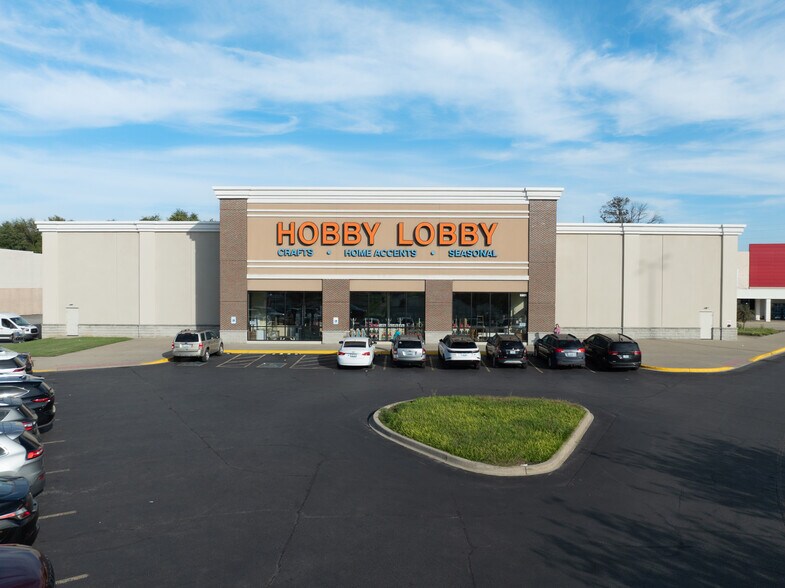 More Photos Of 6801 Dixie Hwy, Louisville Unknown For Lease