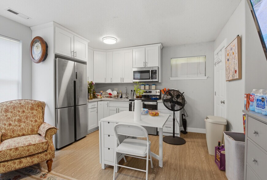 More Photos Of 715 S McLoughlin Blvd, Oregon City Apartments For Sale