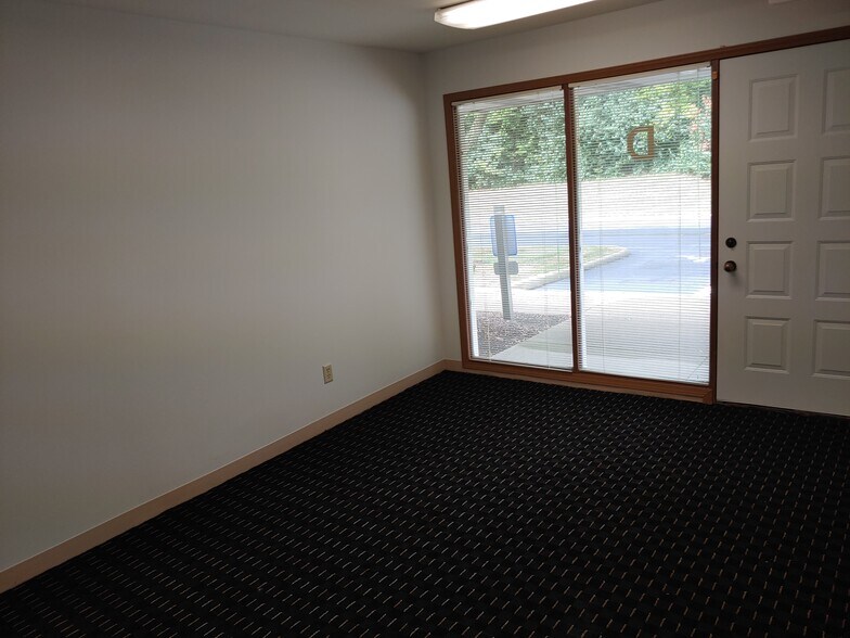 More Photos Of 6631 Commerce Pky, Dublin Light Distribution For Sale