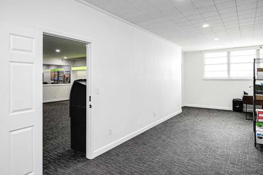 More Photos Of 2502 Leavenworth St, Omaha Light Manufacturing For Lease