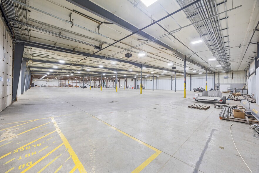 More Photos Of 3931 37th Ave SW, Fargo Manufacturing For Sale