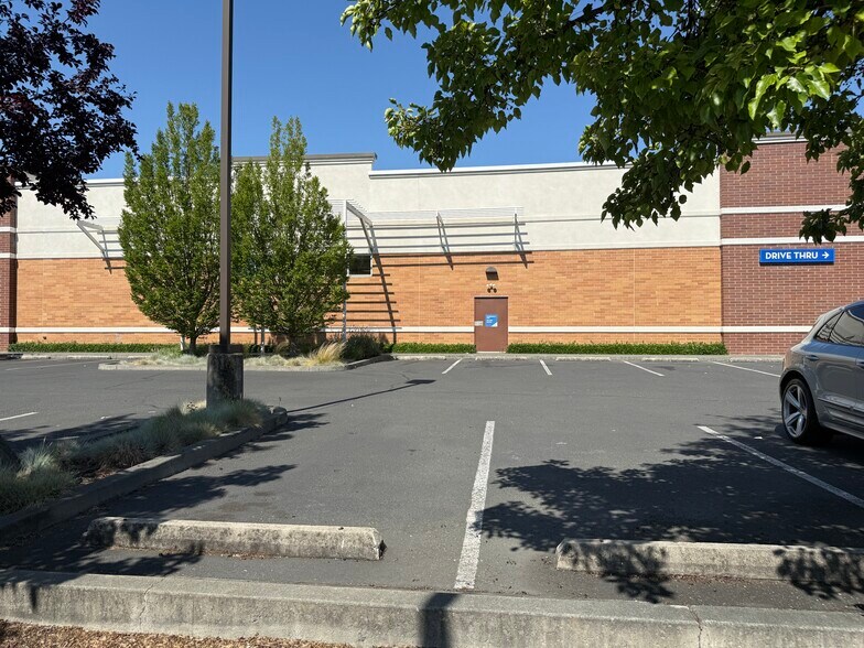 More Photos Of 680 S State St, Ukiah Drugstore For Sale