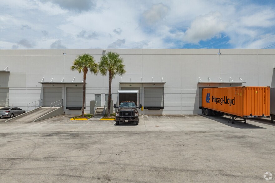 More Photos Of 701 NW 33rd St, Pompano Beach Warehouse For Lease