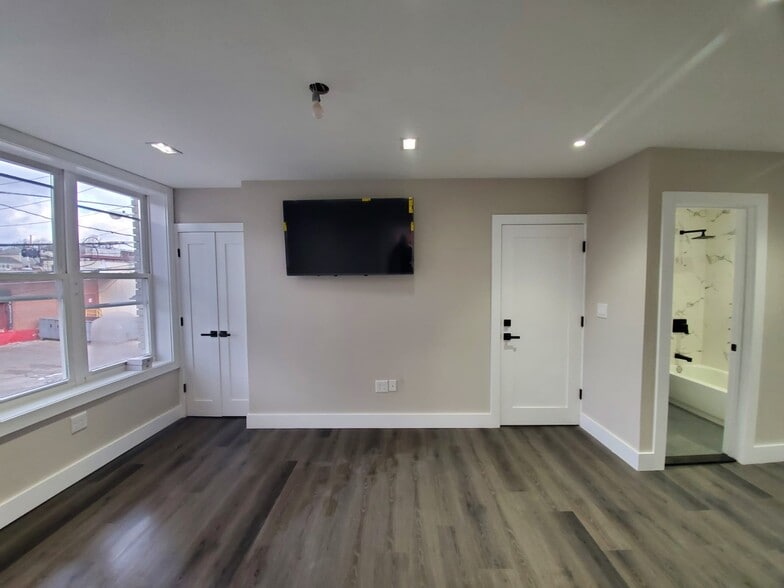 More Photos Of 160-178 Jelliff Ave, Newark Warehouse For Sale