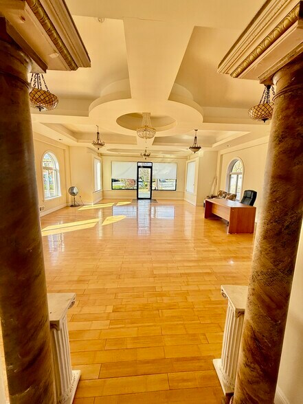 More Photos Of 1582 Lincoln Hwy, Edison Office For Lease