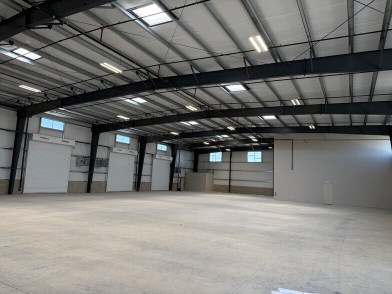 More Photos Of 3650 Gulfstream Lane, Bakersfield Warehouse For Lease