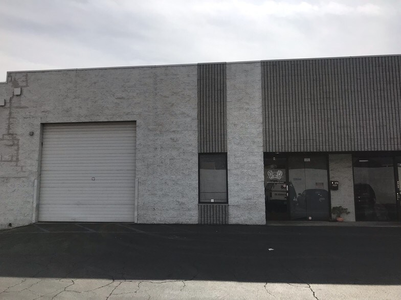 More Photos Of 8000-8010 Wheatland Ave, Sun Valley Manufacturing For Sale
