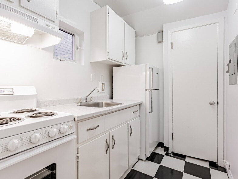 More Photos Of 24 Webster Av, Toronto Apartments For Sale