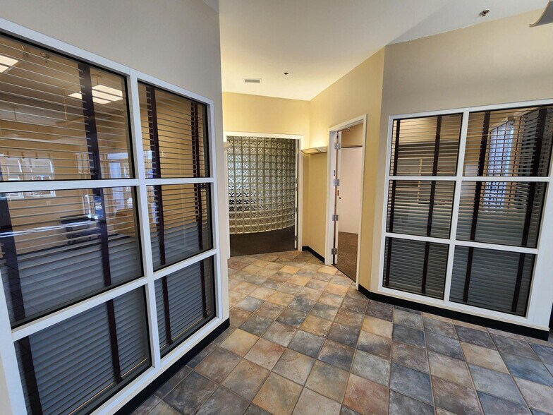 More Photos Of 2610 Northbrooke Plaza Dr, Naples Medical For Lease