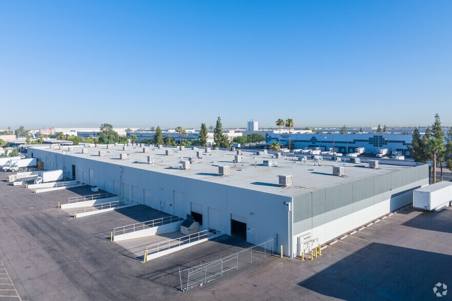 More Photos Of 4433 W Van Buren St, Phoenix Warehouse For Lease