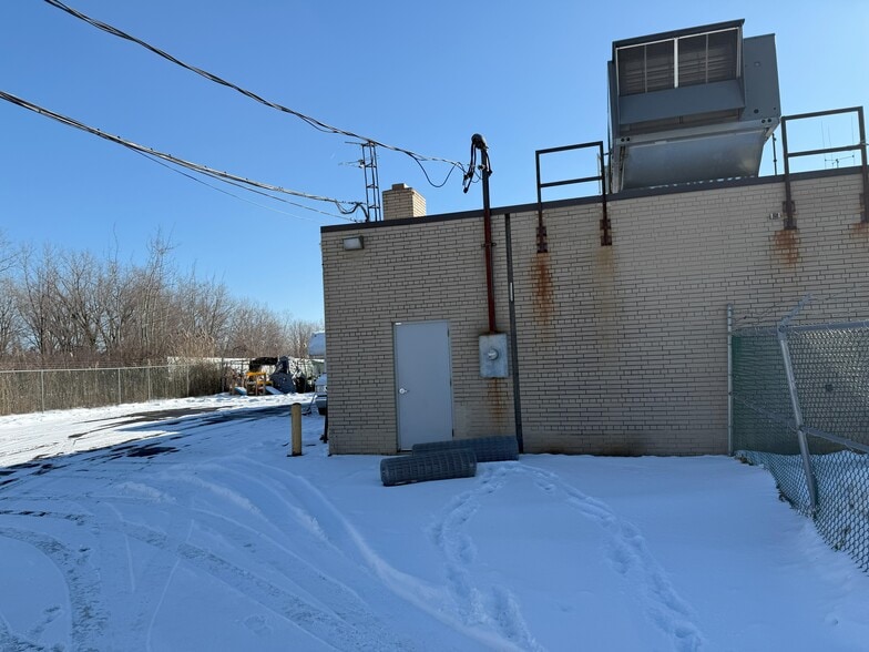 More Photos Of 1801 Elyria Ave, Lorain Office For Sale