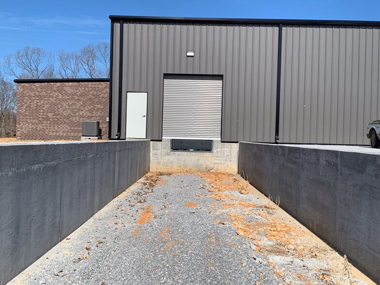 More Photos Of 7891 TN-7, Lyles Warehouse For Lease