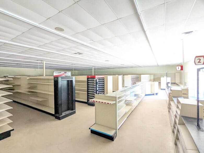 More Photos Of 9343 2nd St, Batson Freestanding For Lease