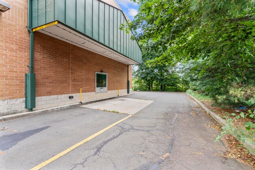 More Photos Of 1083 Boston Post Rd, Milford Drugstore For Lease