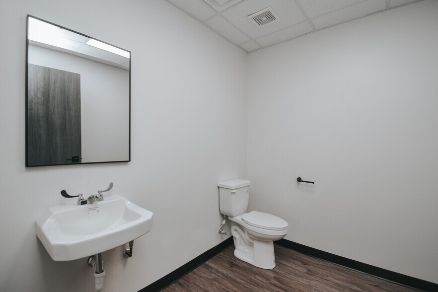 More Photos Of 3706 N Navarro St, Victoria Storefront For Lease