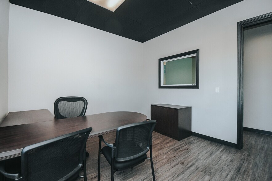 More Photos Of 13102 N Navarro St, Victoria Flex For Lease