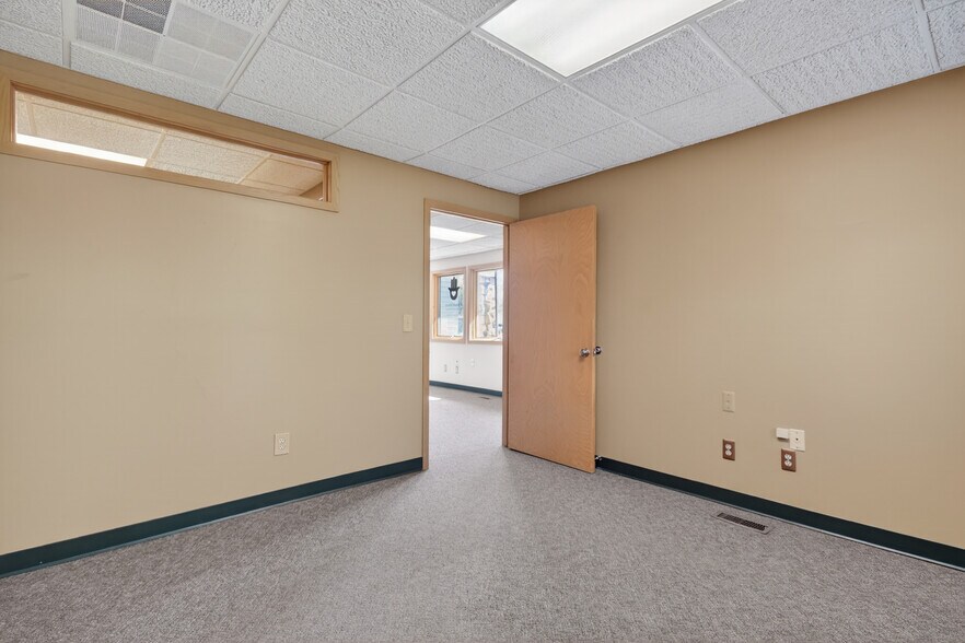 More Photos Of 6300 Sashabaw Rd, Village of Clarkston Storefront For Lease