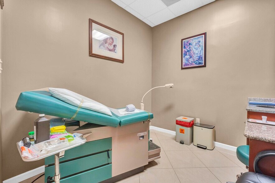 More Photos Of 1757 N University Dr, Pembroke Pines Storefront Retail Office For Lease