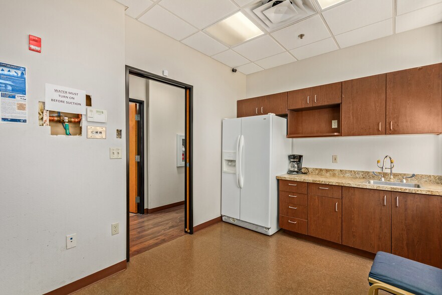More Photos Of 9179 W Thunderbird Rd, Peoria Medical For Lease