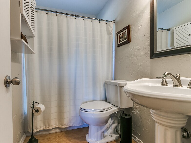 More Photos Of 16446 NE 23rd St, Choctaw Office Residential For Sale