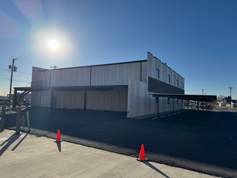 More Photos Of 808 W Indiana Ave, Midland Office For Lease