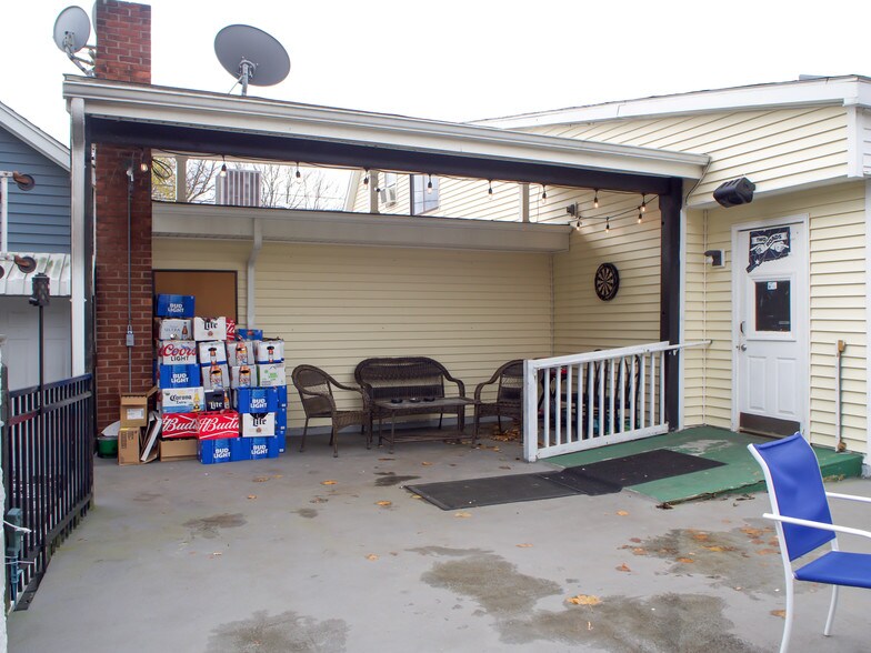 More Photos Of 1 Wall St, Cromwell Restaurant For Sale