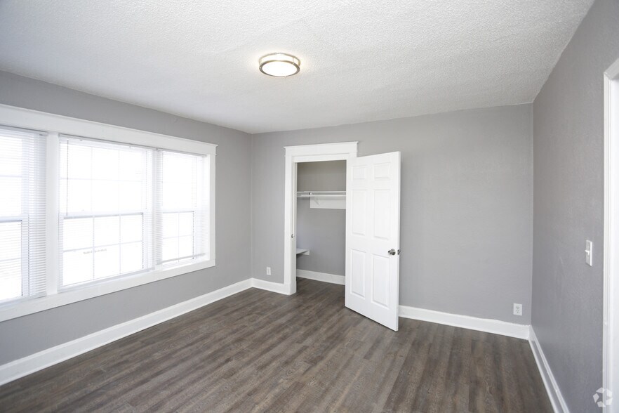 More Photos Of 135 N Lawn Ave, Kansas City Apartments For Sale