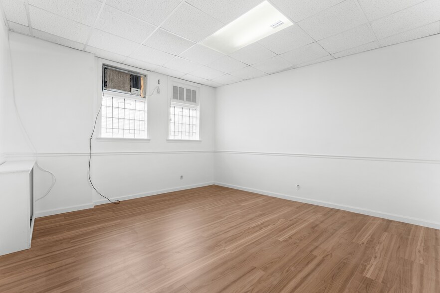 More Photos Of 5716 Myrtle Ave, Ridgewood Storefront Retail Office For Lease