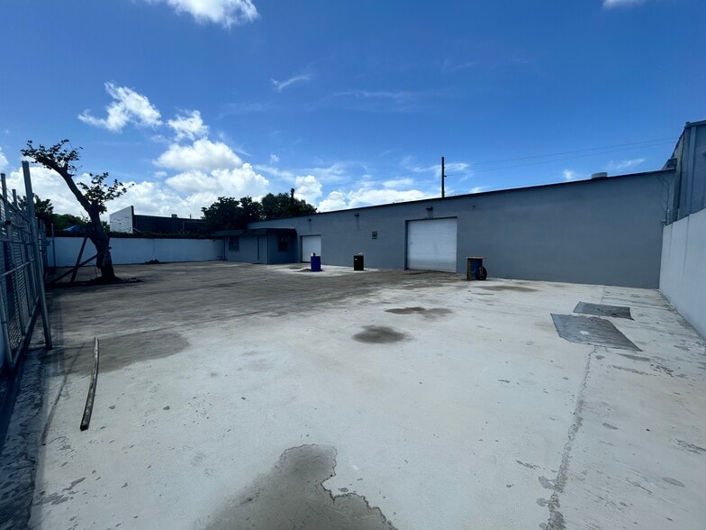 Primary Photo Of 5715 Rodman St, Hollywood Warehouse For Lease