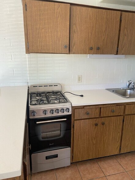 More Photos Of 5519-5557 E Helen St, Tucson Apartments For Sale