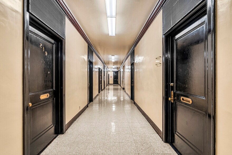 More Photos Of 6400-6404 Hollywood Blvd, Los Angeles Office For Sale